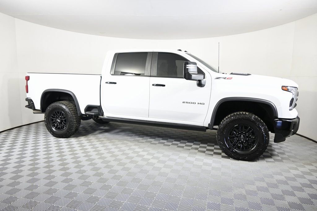 Used 2024 Chevrolet Silverado 2500 ZR2 w/ Technology Package image 9