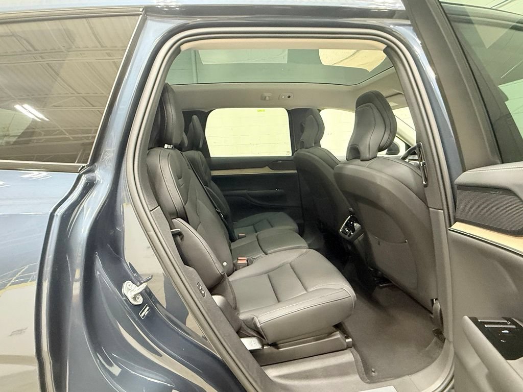 Used 2025 Volvo EX90 Ultra AWD/4WD image 45
