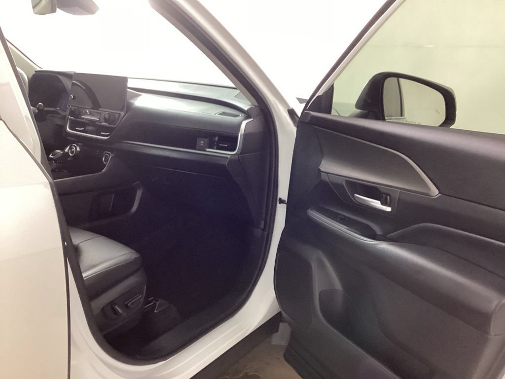 Used 2024 Toyota Grand Highlander AWD Hybrid image 17