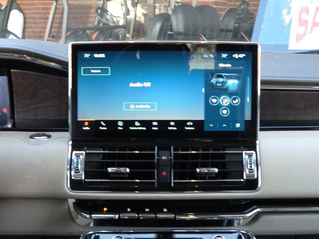 Used 2024 Lincoln Navigator Reserve image 12