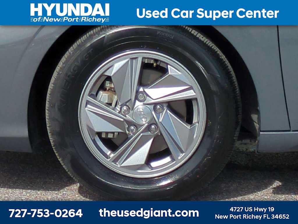 Certified 2025 Hyundai Elantra SE FWD image 10