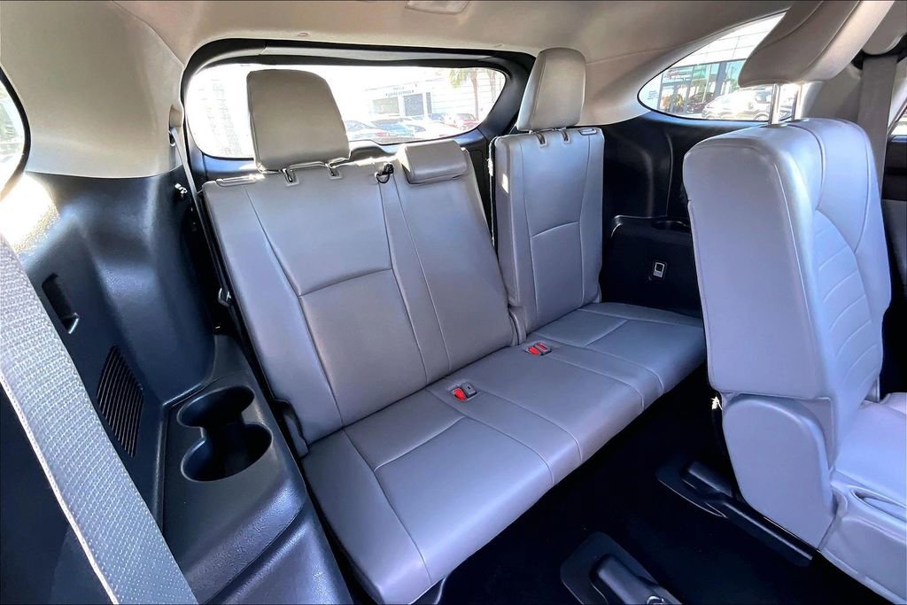 Used 2021 Toyota Highlander XLE image 25