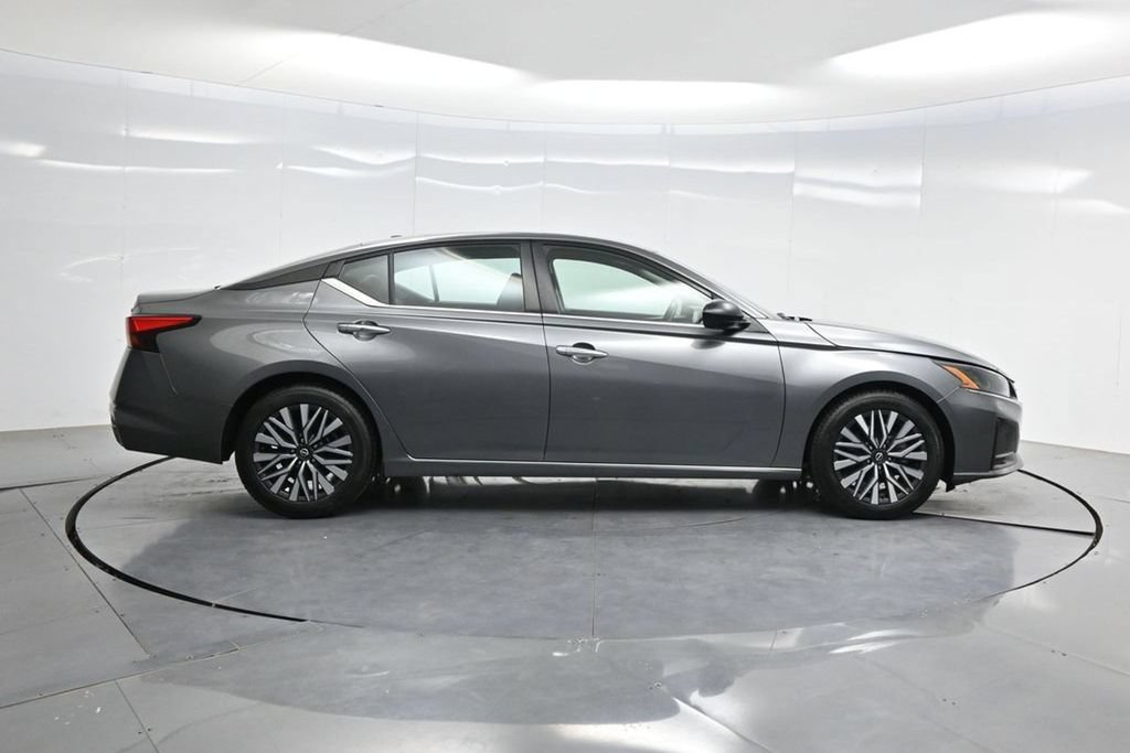 Used 2024 Nissan Altima 2.5 SV FWD image 37