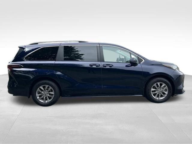 Certified 2023 Toyota Sienna LE FWD image 6