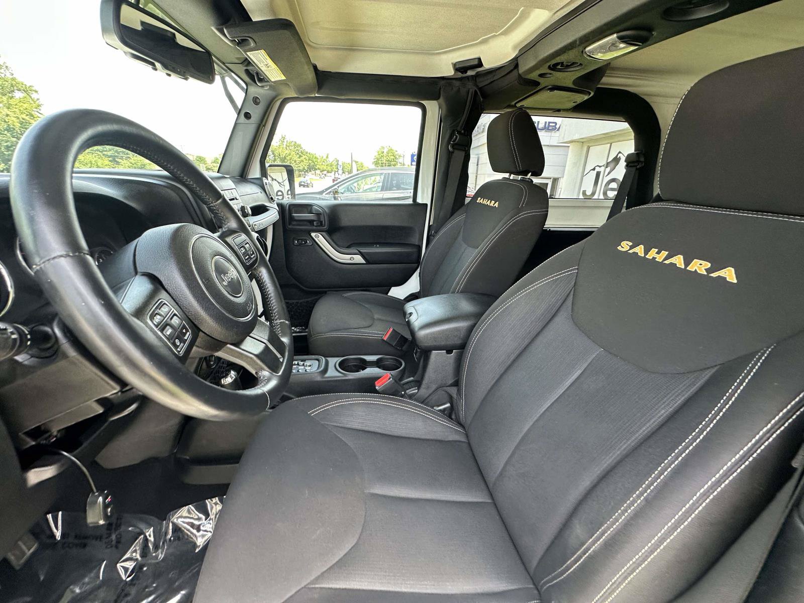 Used 2015 Jeep Wrangler Sahara w/ Connectivity Group AWD/4WD image 22