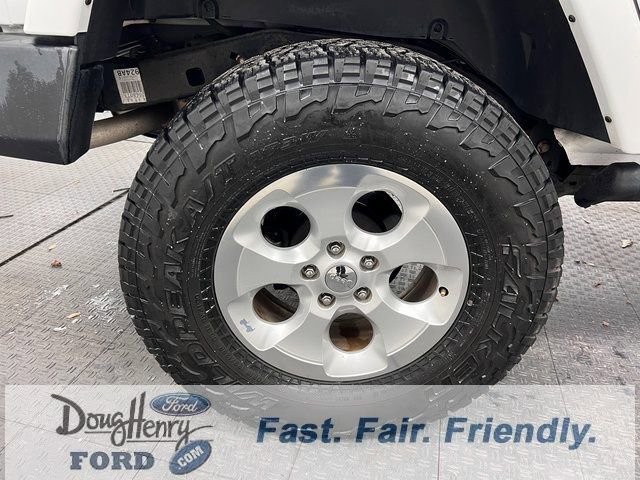 Used 2014 Jeep Wrangler Unlimited Sahara w/ Dual Top Group image 15