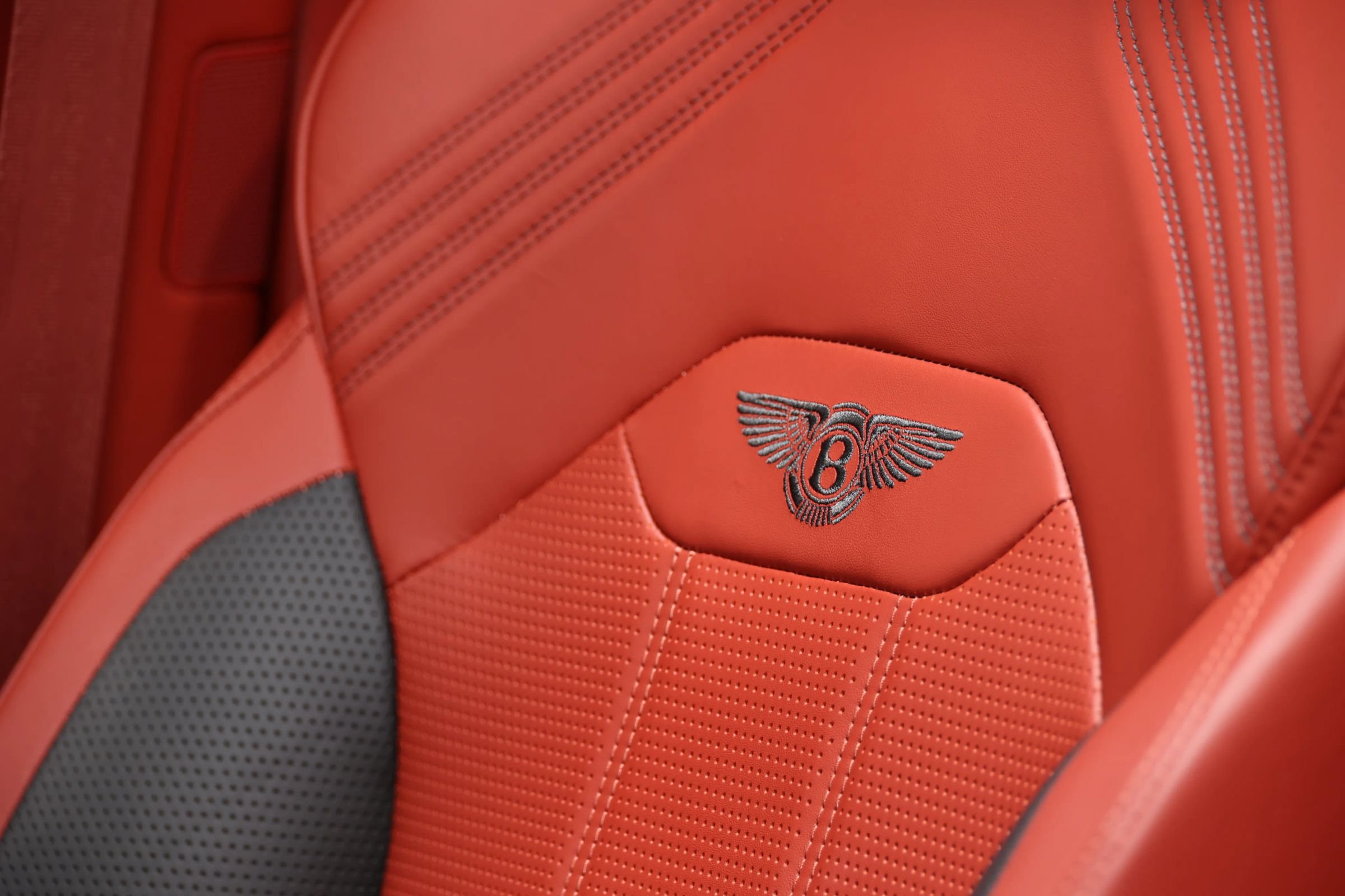 Used 2022 Bentley Bentayga AWD/4WD image 19