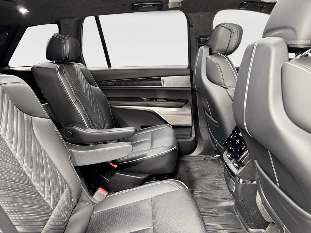 Used 2026 Cadillac Vistiq Platinum w/ LPO, Floor Liner Package AWD/4WD image 21