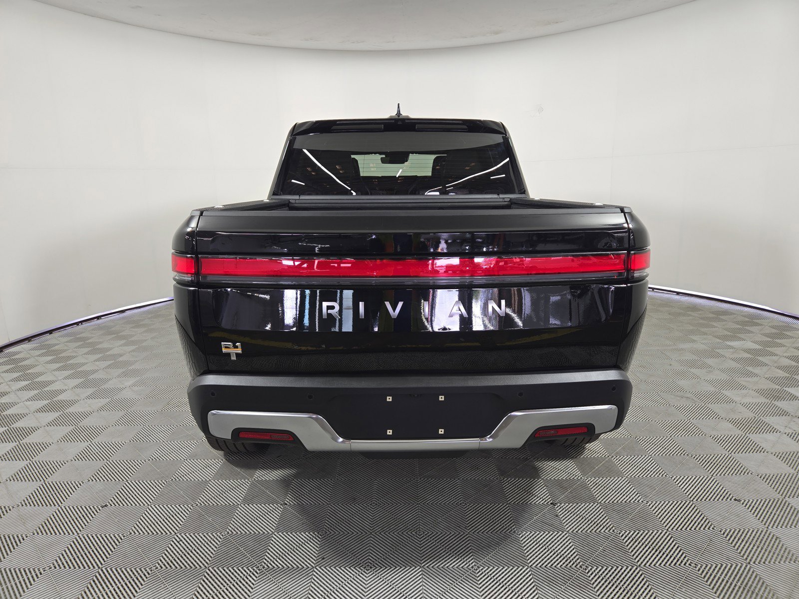 Used 2024 Rivian R1T Adventure AWD/4WD image 4