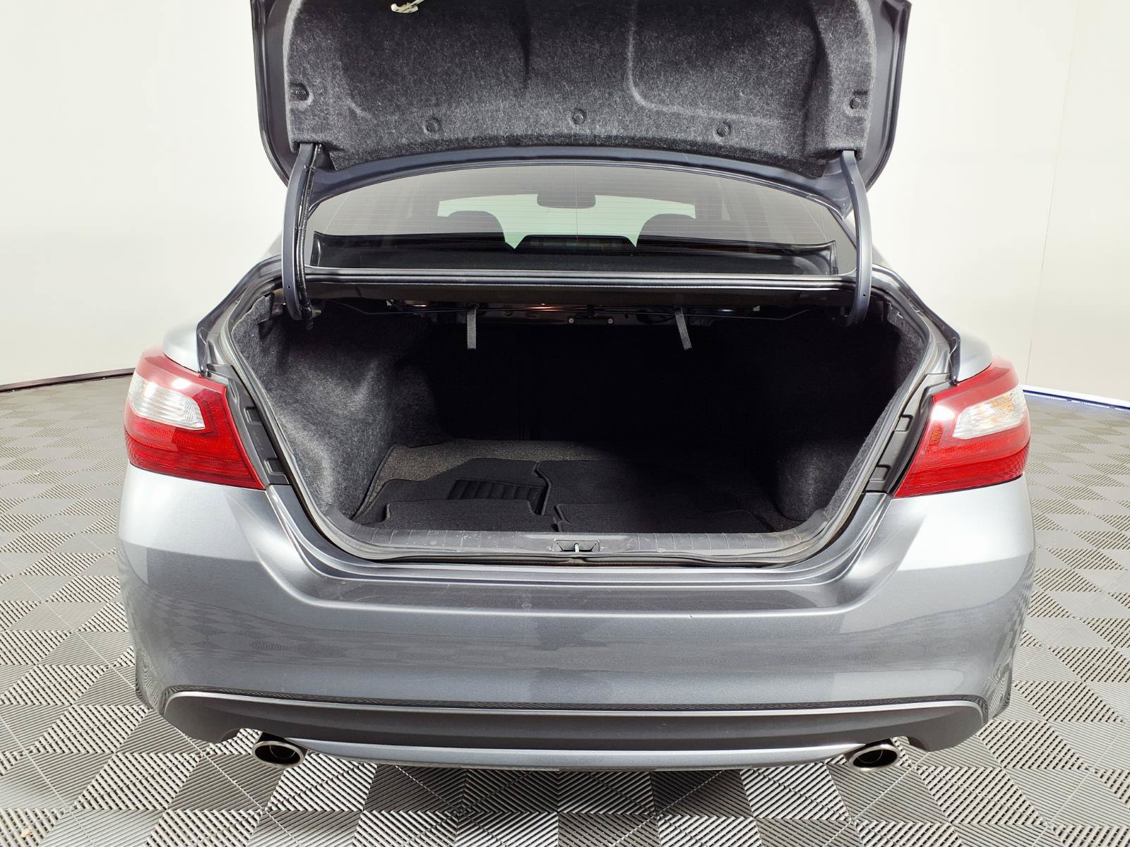 Used 2018 Nissan Altima 2.5 SV w/ 2.5 SV Technology Package FWD image 8