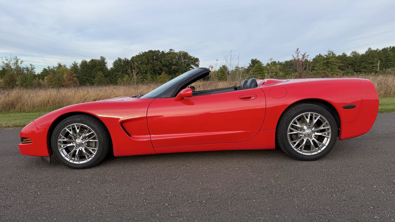 Used 2001 Chevrolet Corvette Convertible w/ Preferred Equipment Group1 RWD image 3