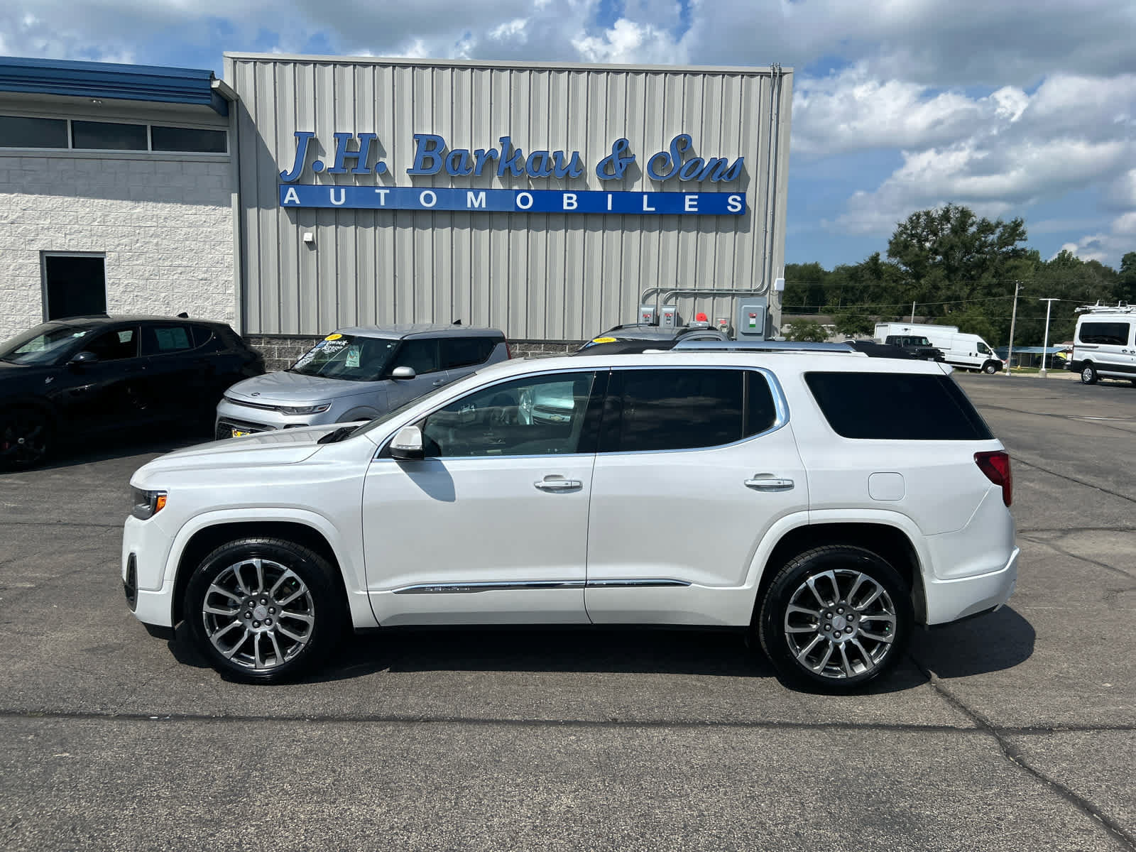 Used 2023 GMC Acadia Denali w/ Denali Ultimate Package AWD/4WD image 4