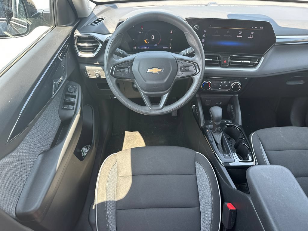Used 2025 Chevrolet TrailBlazer LT AWD/4WD image 22