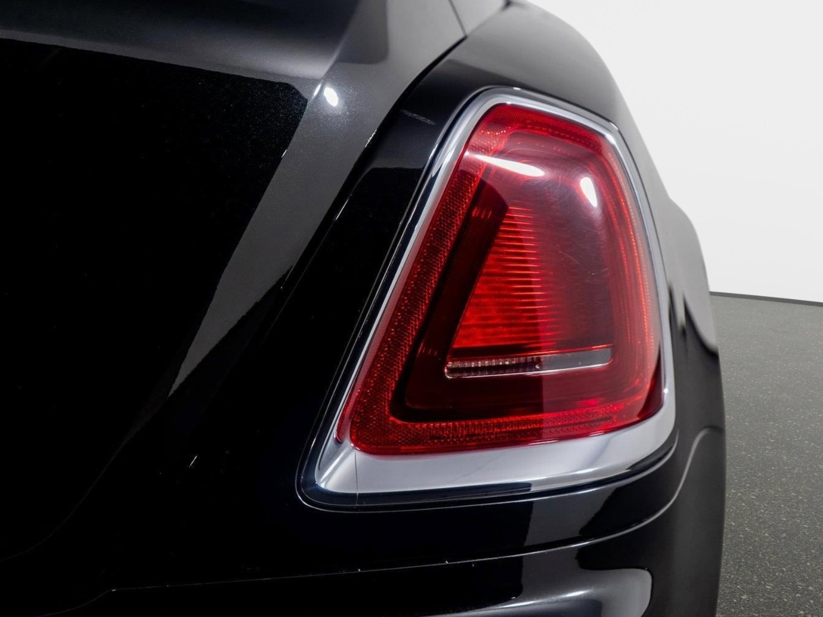 Used 2019 Rolls-Royce Wraith image 16
