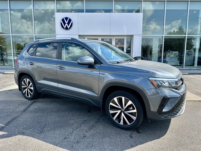 Used 2023 Volkswagen Taos SE w/ Panoramic Sunroof Package