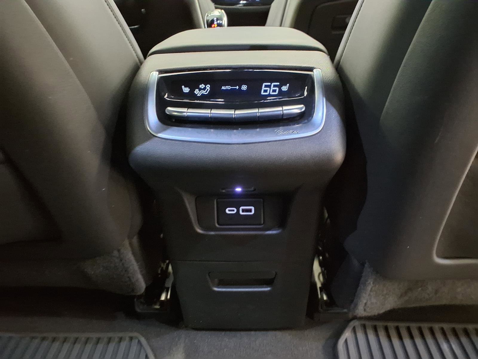 Used 2020 Cadillac XT6 Premium Luxury w/ Platinum Package FWD image 16