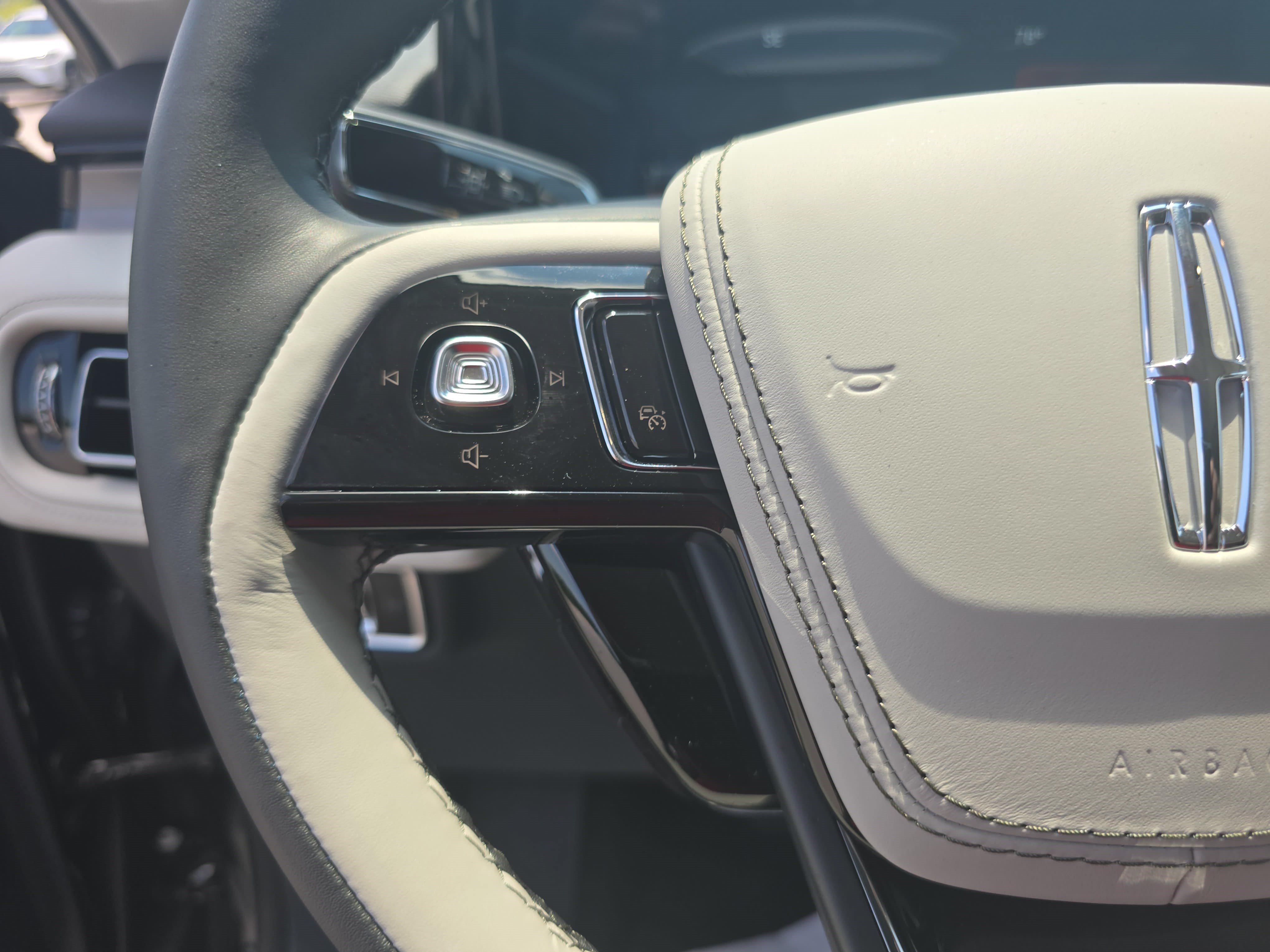 New 2026 Lincoln Aviator AWD image 16