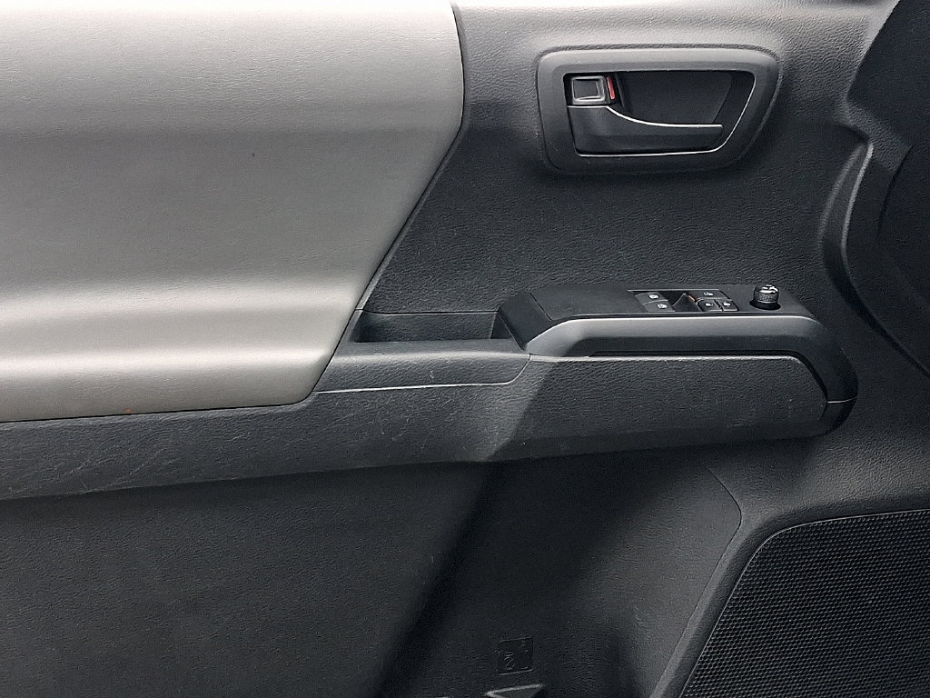 Used 2022 Toyota Tacoma SR RWD image 13