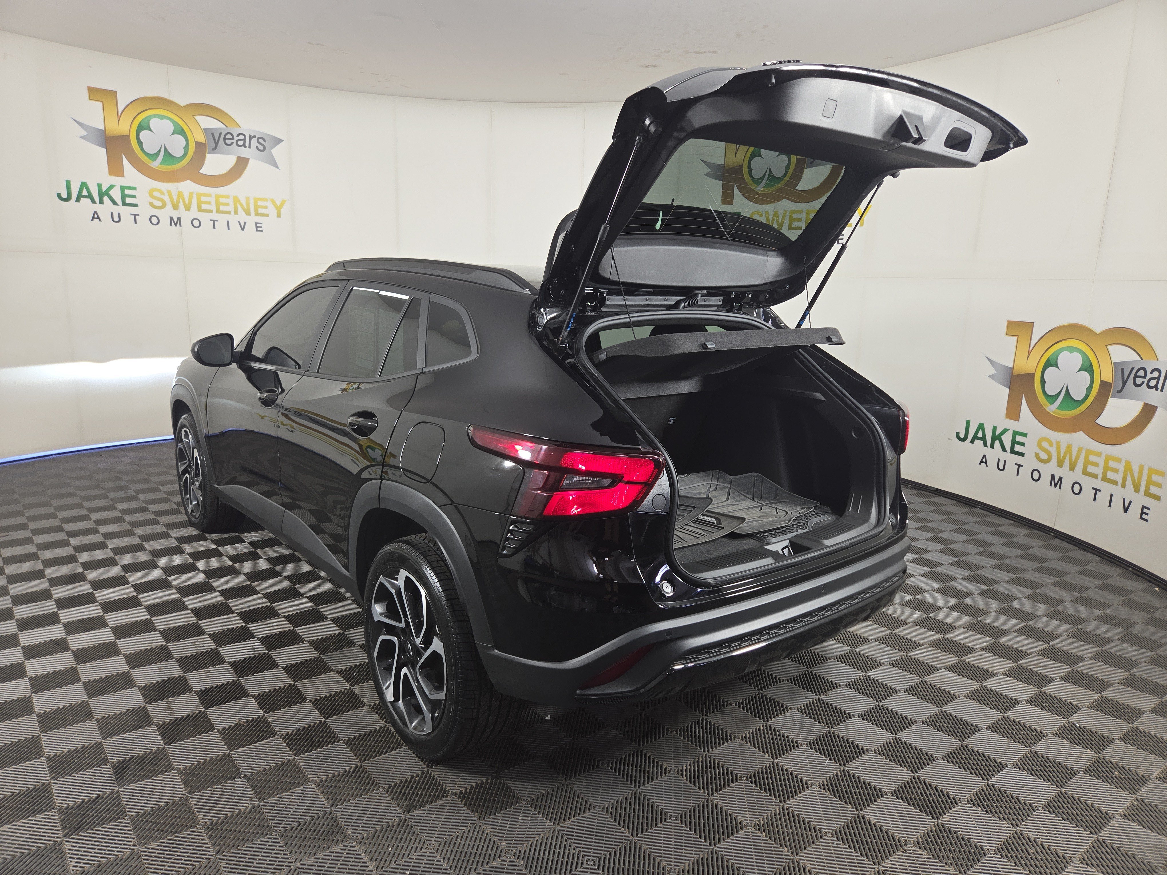 Certified 2025 Chevrolet Trax RS w/ Sunroof Package FWD image 31