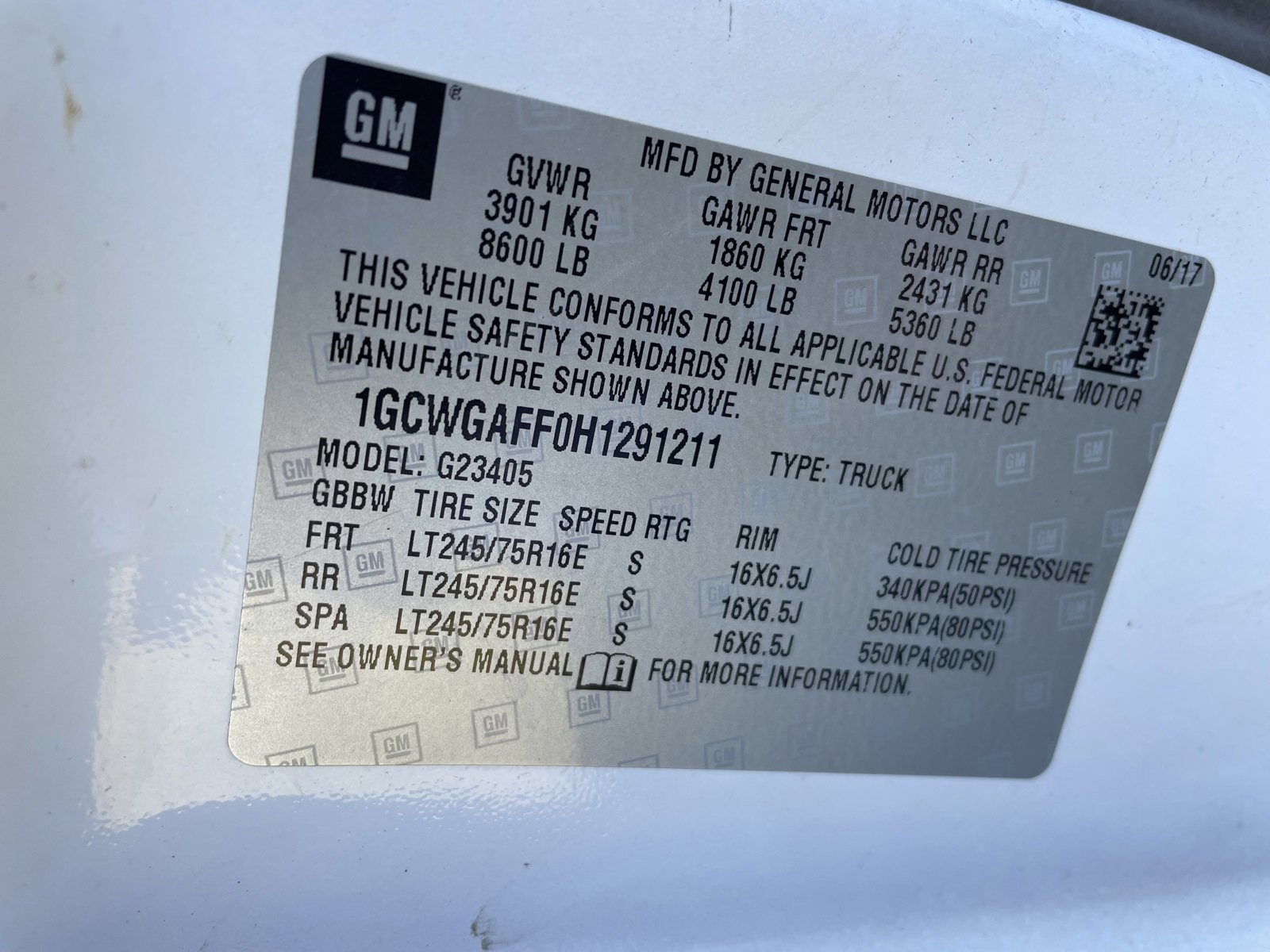 Used 2017 Chevrolet Express 2500 image 17