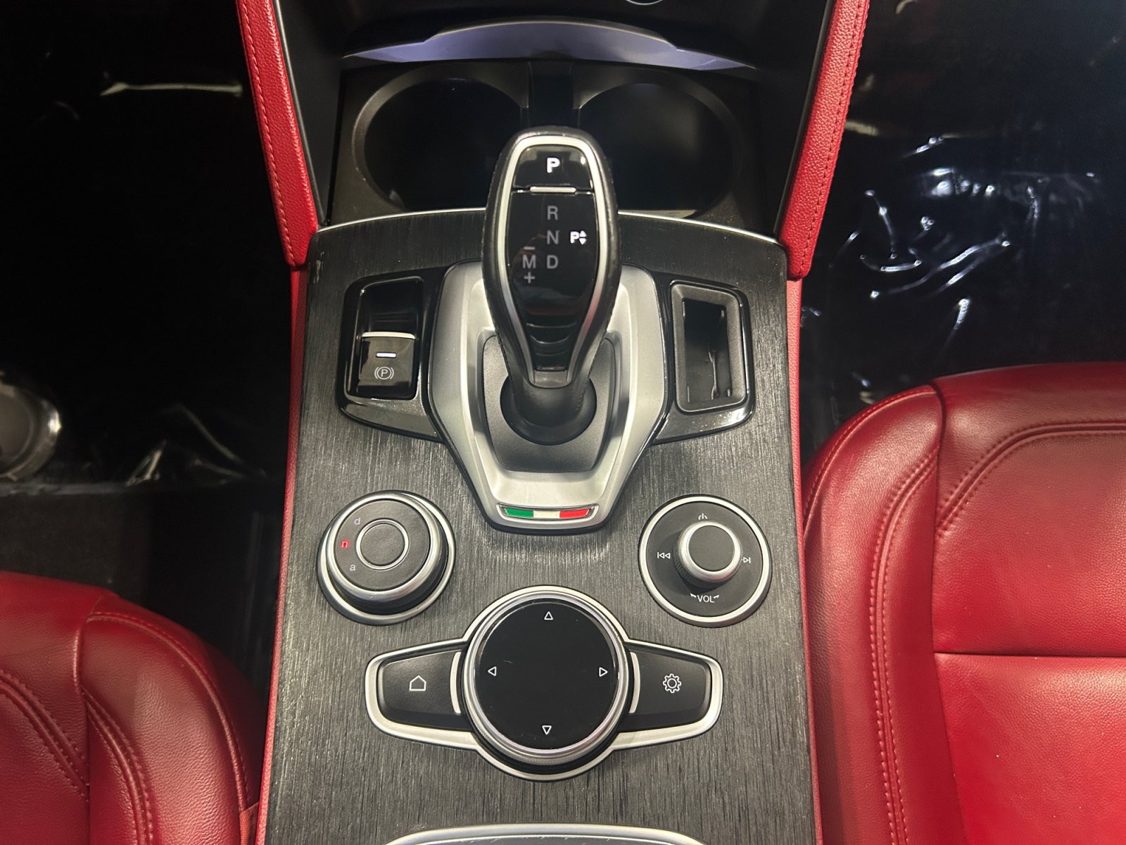 Used 2020 Alfa Romeo Stelvio w/ Nero Edizione RWD image 17