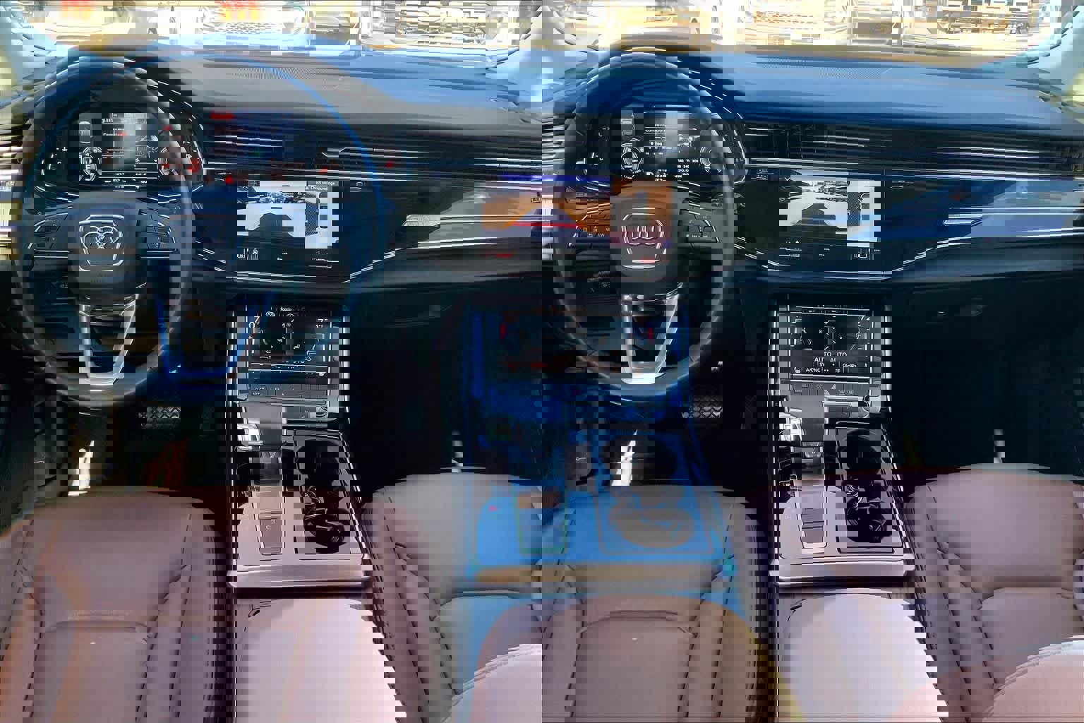 Used 2022 Audi Q8 Premium image 15