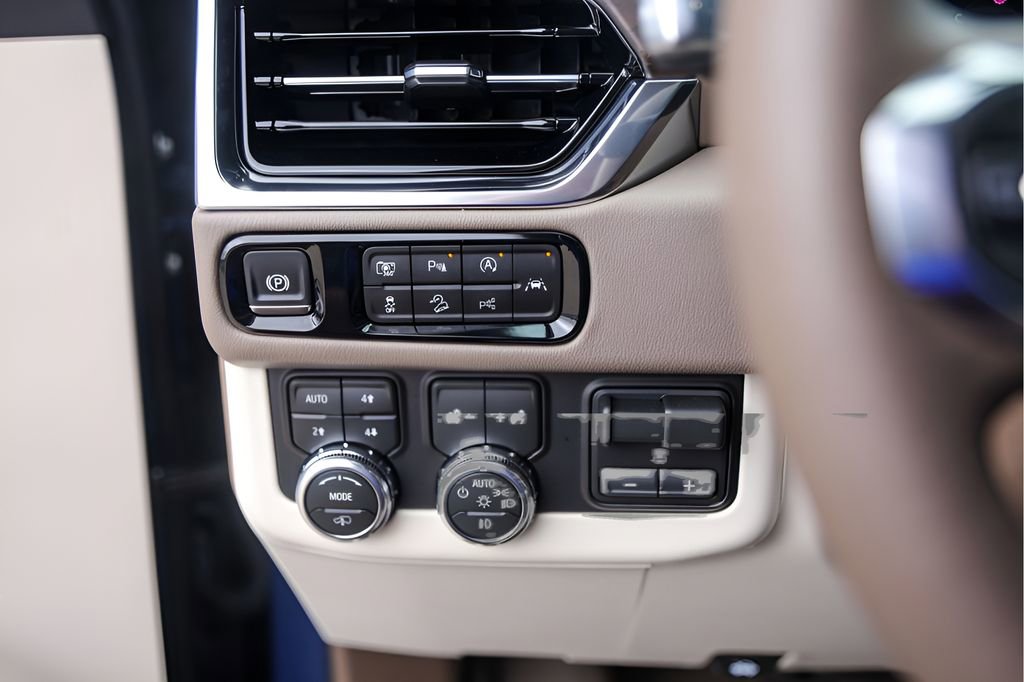 Used 2026 GMC Yukon Denali w/ Denali Reserve Package image 17