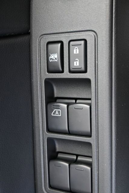 Used 2025 Nissan Frontier PRO-4X image 19