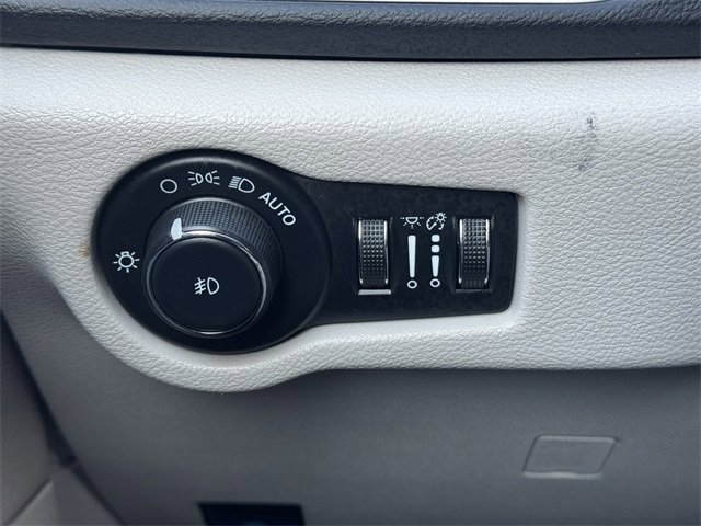 Certified 2024 Chrysler Pacifica Touring-L image 24