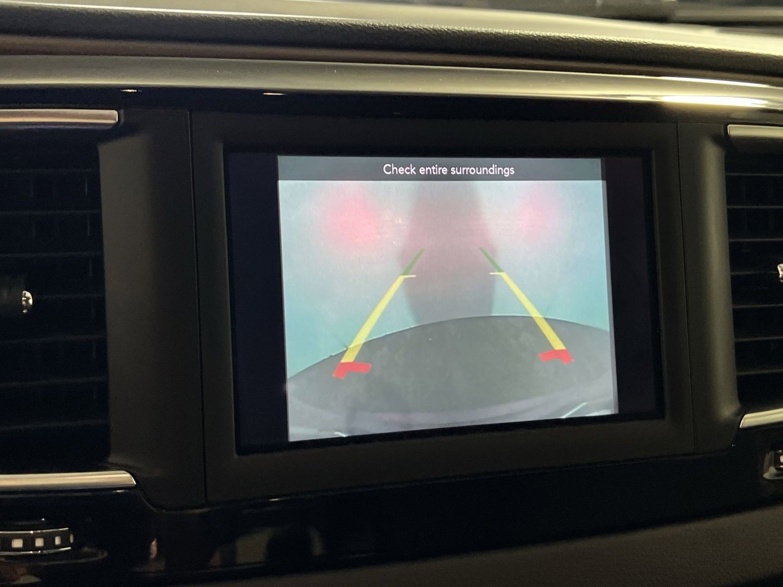 Used 2019 Chrysler Pacifica Touring Plus w/ Tire & Wheel Group FWD image 20
