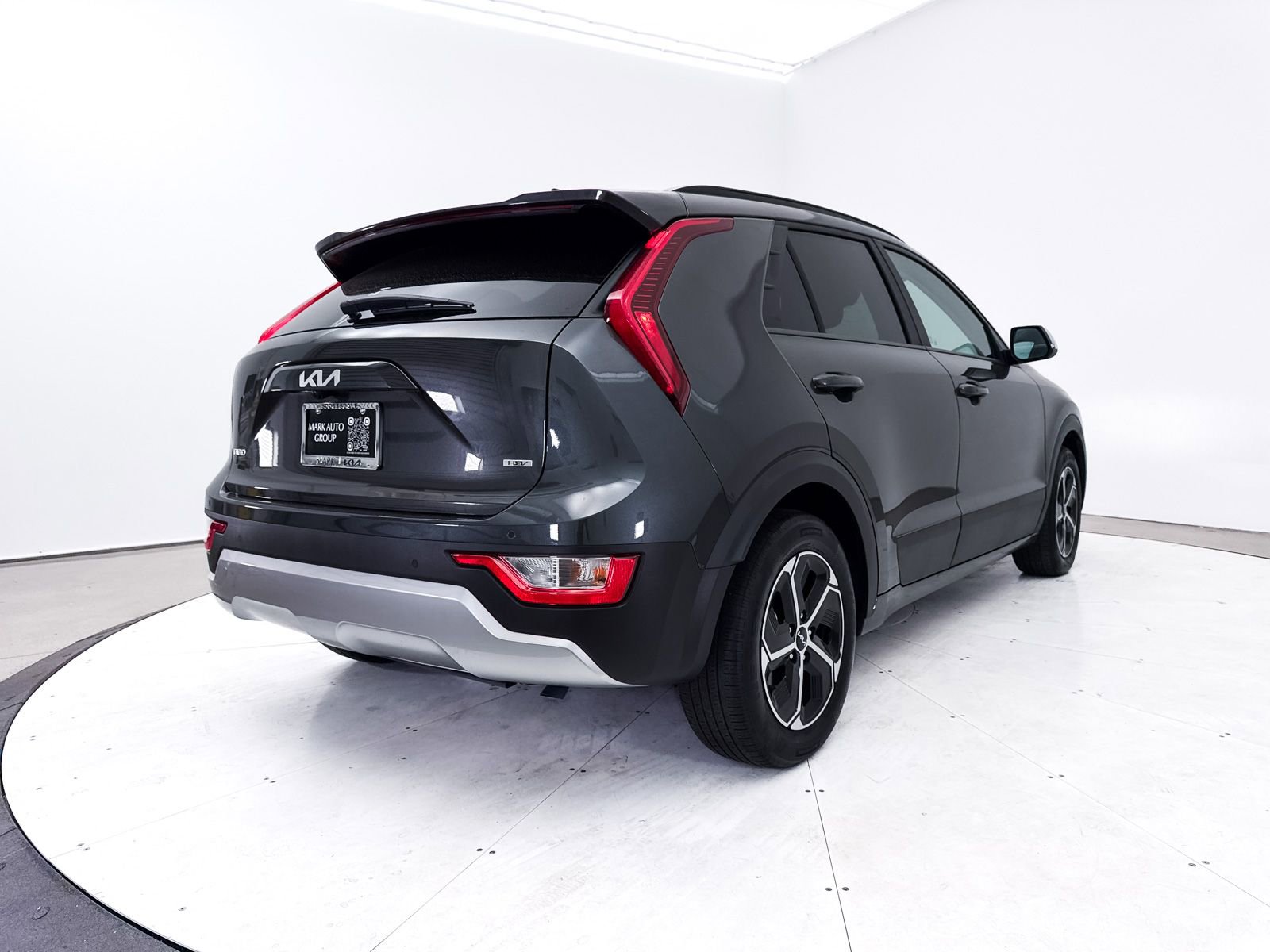 Certified 2025 Kia Niro EX image 18