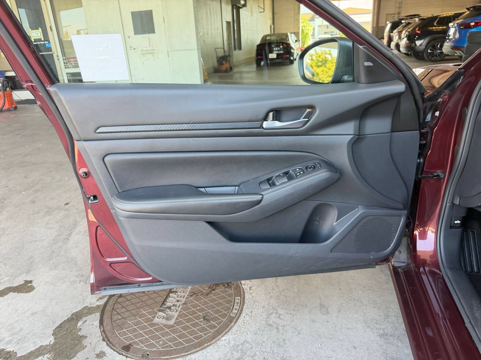 Used 2025 Nissan Altima 2.5 SV FWD image 18
