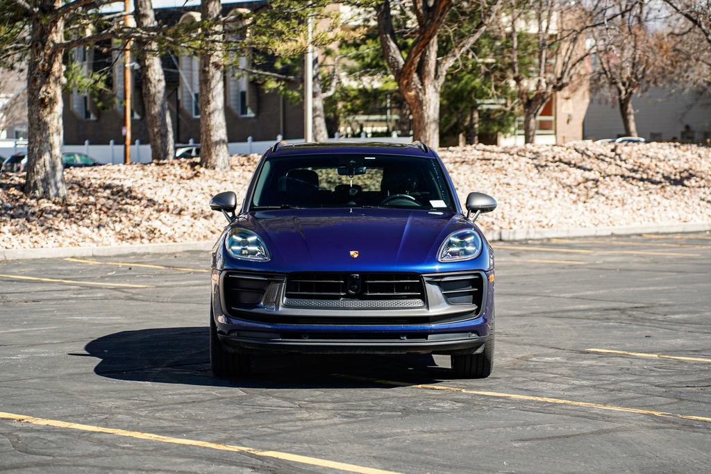 Used 2023 Porsche Macan Turbo image 2