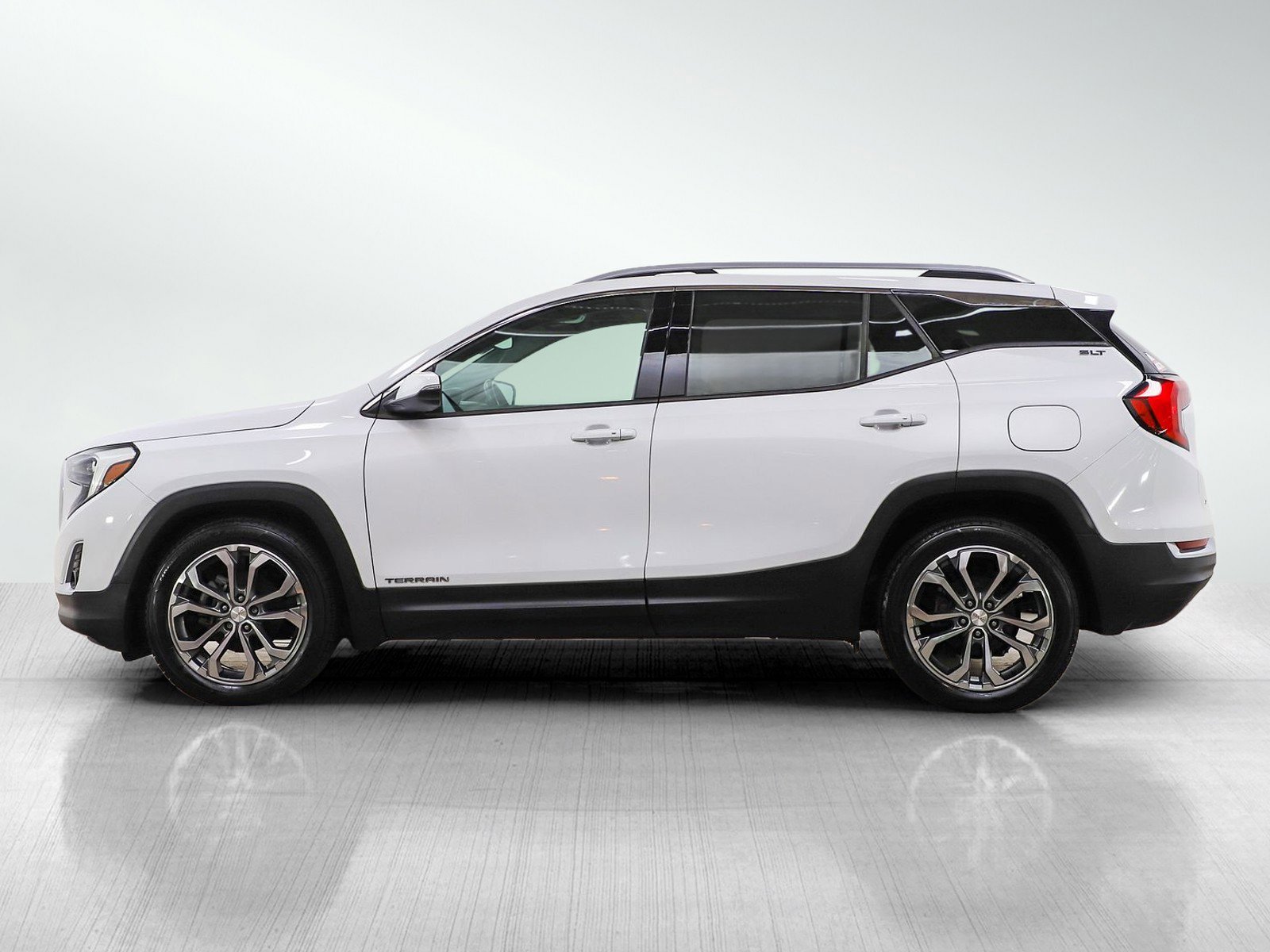 Used 2020 GMC Terrain SLT FWD image 2