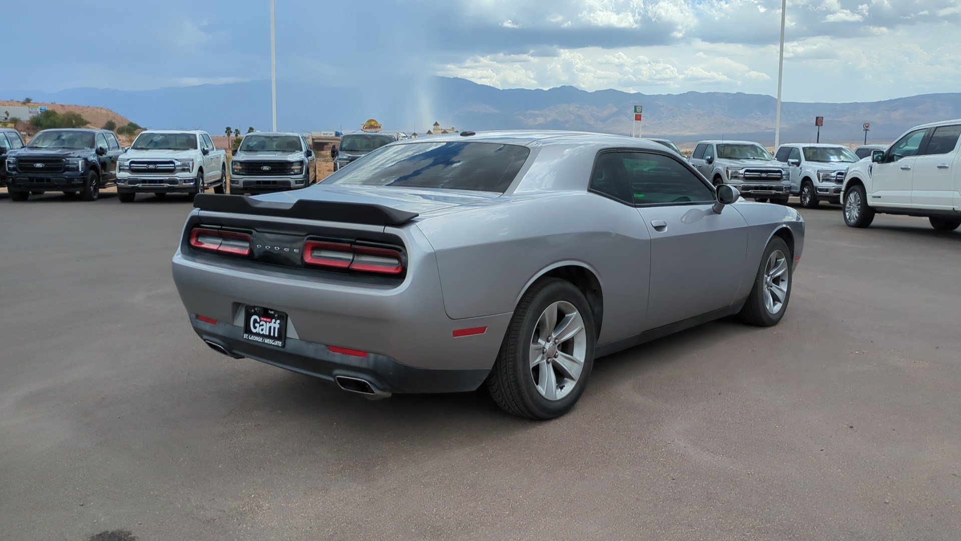 Used 2016 Dodge Challenger SXT RWD image 3