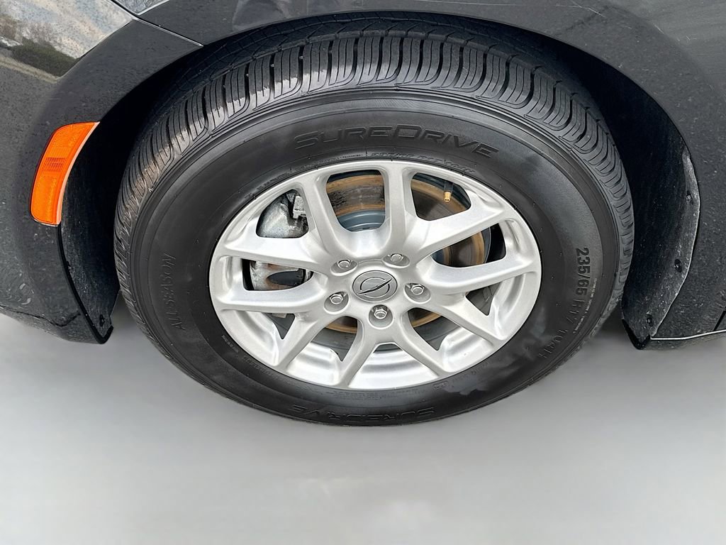 Used 2023 Chrysler Voyager LX image 29