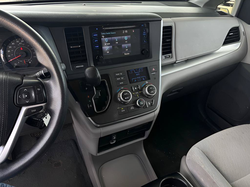 Used 2016 Toyota Sienna LE FWD image 26