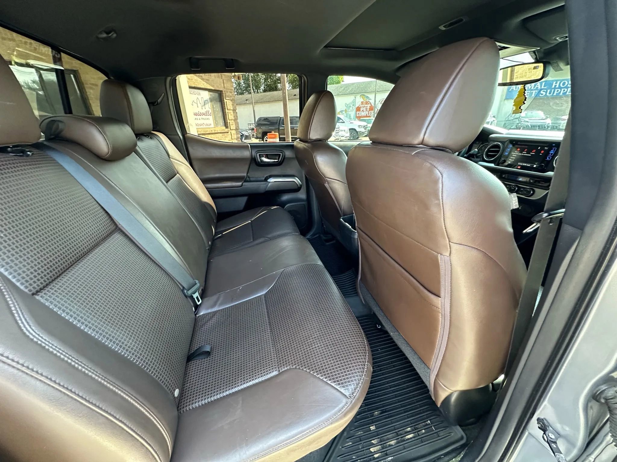 Used 2018 Toyota Tacoma Limited image 28