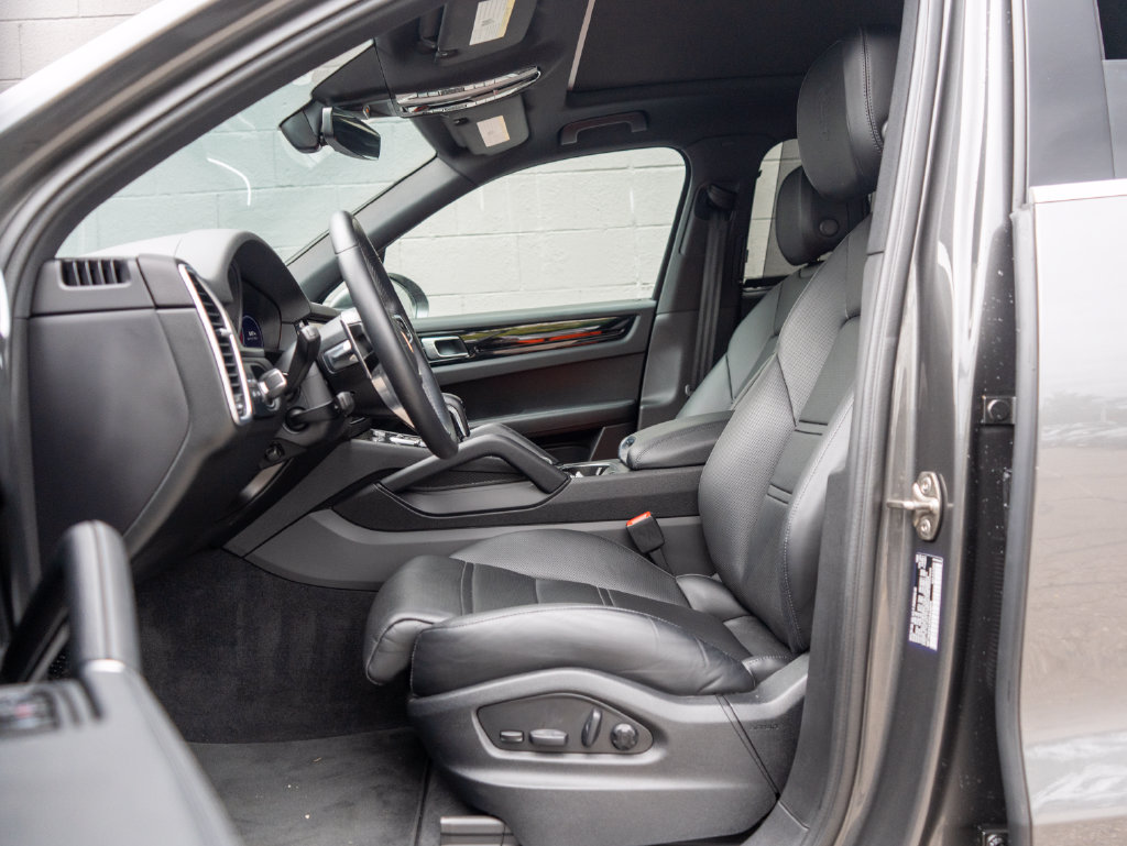 Used 2023 Porsche Cayenne AWD/4WD image 17