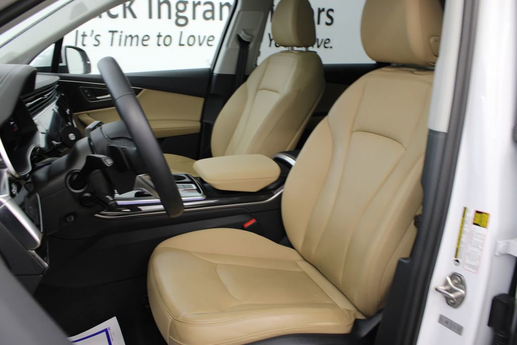 Used 2023 Audi Q7 2.0T Premium Plus w/ Premium Plus Package AWD/4WD image 16