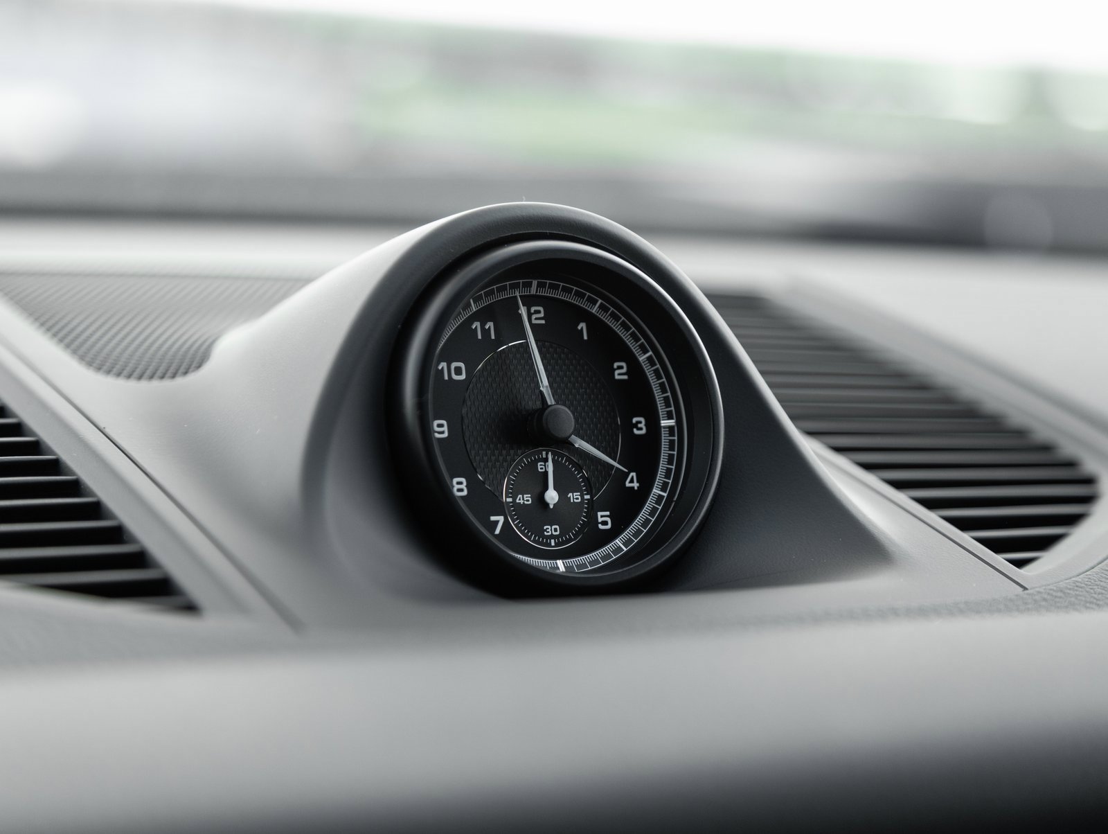 Used 2025 Porsche Macan image 24