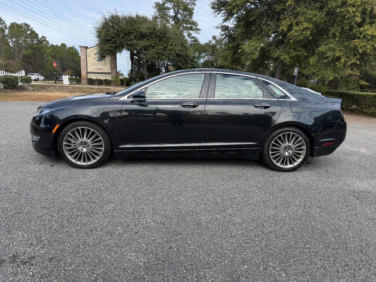 Used 2014 Lincoln MKZ AWD image 3