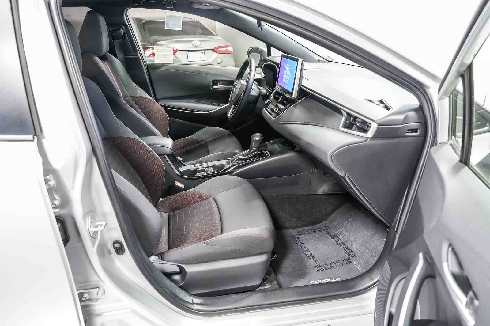 Used 2025 Toyota Corolla SE w/ SE Premium Package FWD image 17