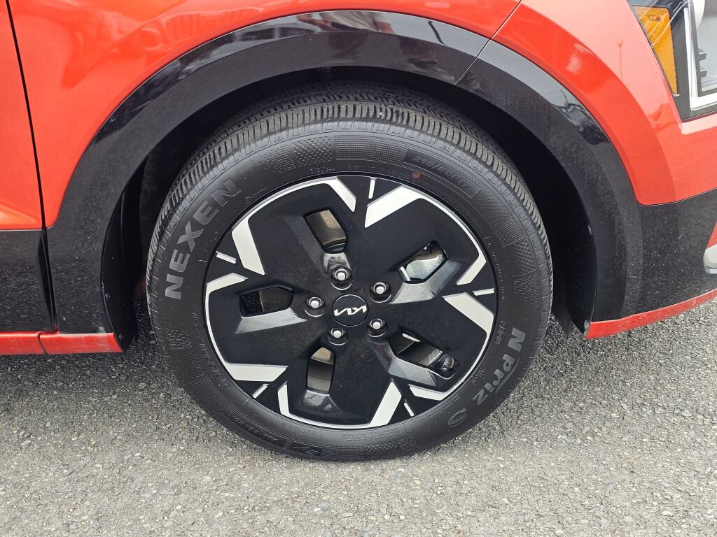 Certified 2023 Kia Niro Wind w/ Wind Preserve Package FWD image 30