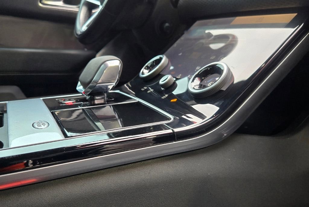 Used 2021 Land Rover Range Rover Velar R-Dynamic S image 27