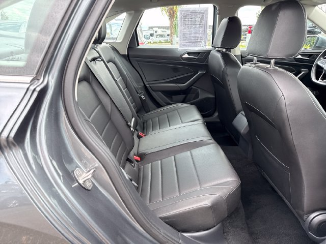 Used 2024 Volkswagen Jetta SE FWD image 10