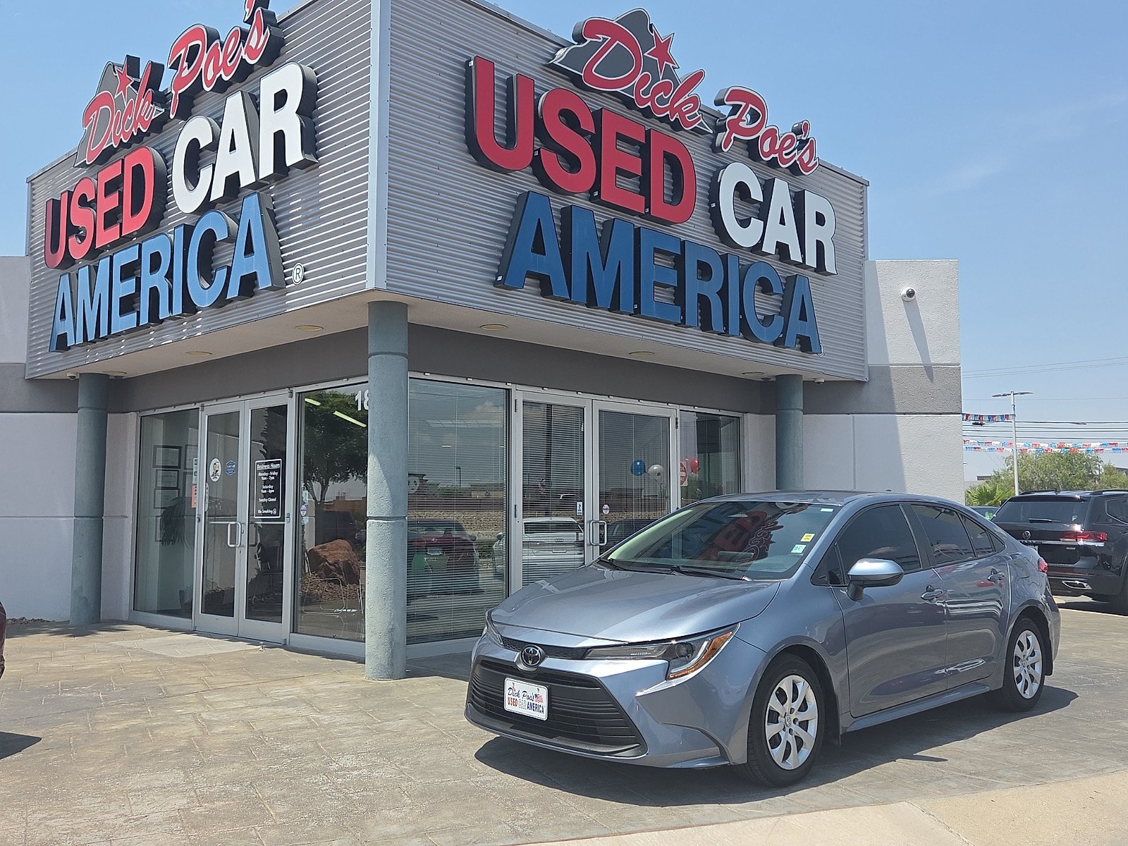 Used 2025 Toyota Corolla LE FWD image 1