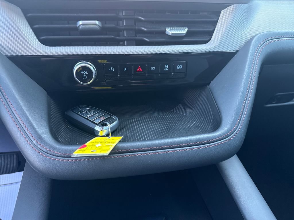 Used 2025 Ford Explorer Active w/ Active Comfort Package image 21