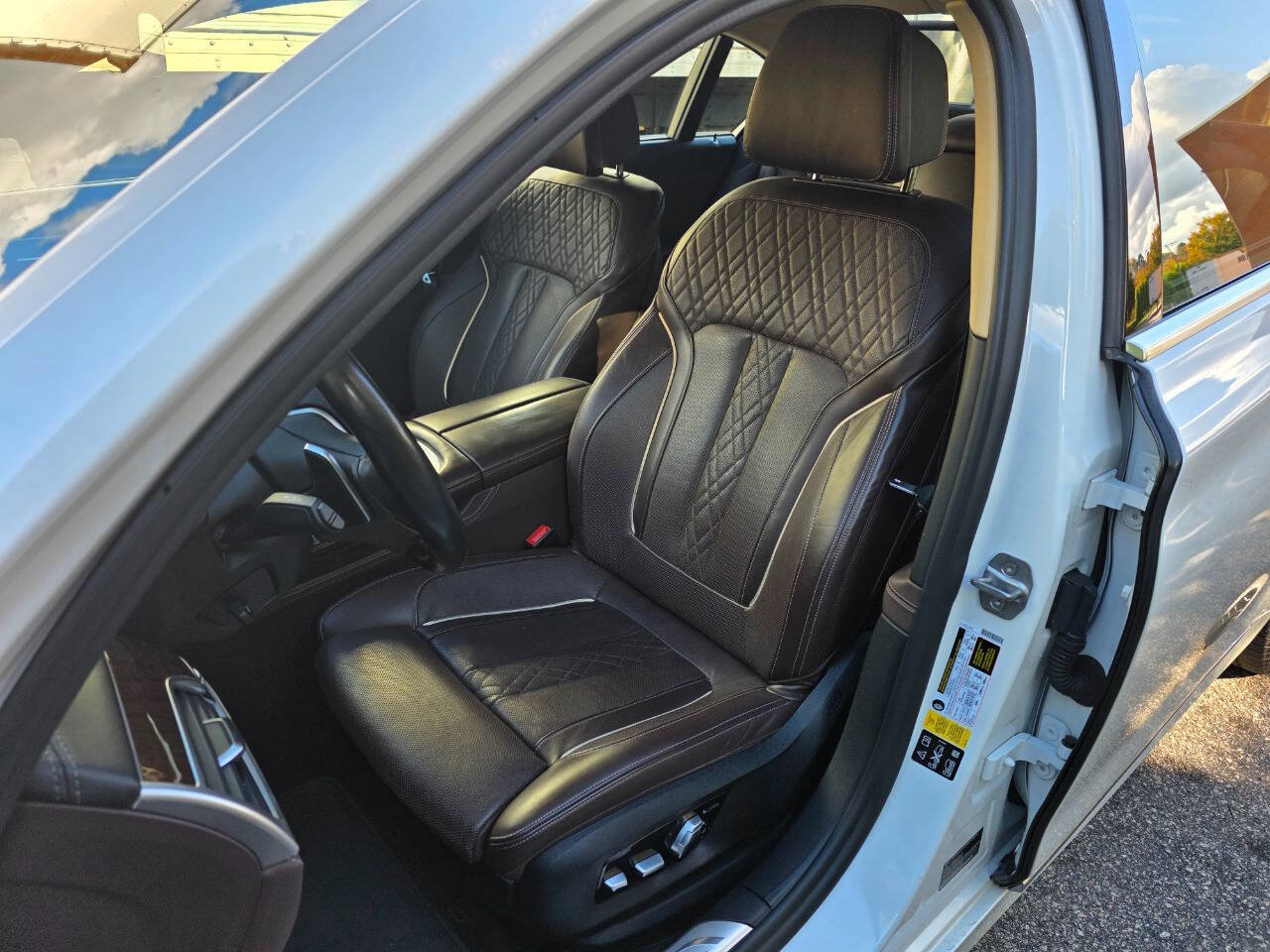Used 2020 BMW 750i xDrive w/ Executive Package AWD/4WD image 14