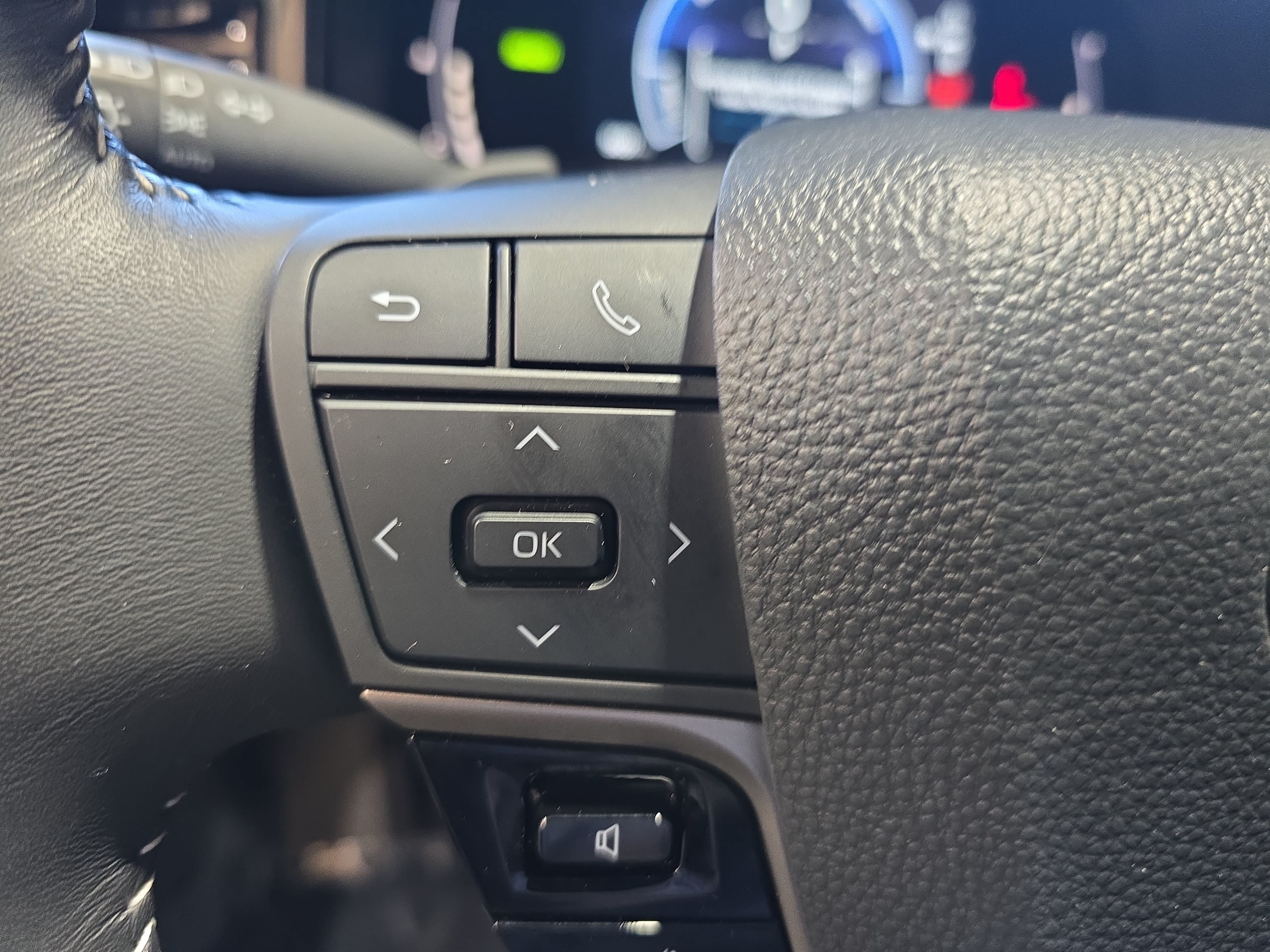 Used 2026 Toyota Camry SE w/ Multimedia Upgrade Package FWD image 16